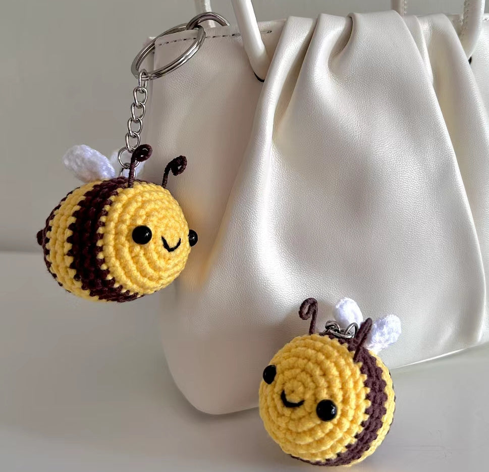 Small Bee Crochet Pattern--Amigurumi bee crochet pattern--beginner crochet tutorial--animals pattern--crochet animal plush pattern