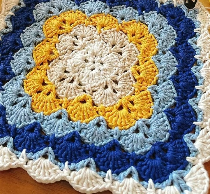 Crochet Granny Square Blanket Pattern--Crochet Flower Granny Square Blanket--Crochet Couch Blanket
