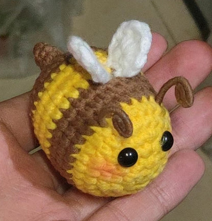 Small Bee Crochet Pattern--Amigurumi bee crochet pattern--beginner crochet tutorial--animals pattern--crochet animal plush pattern