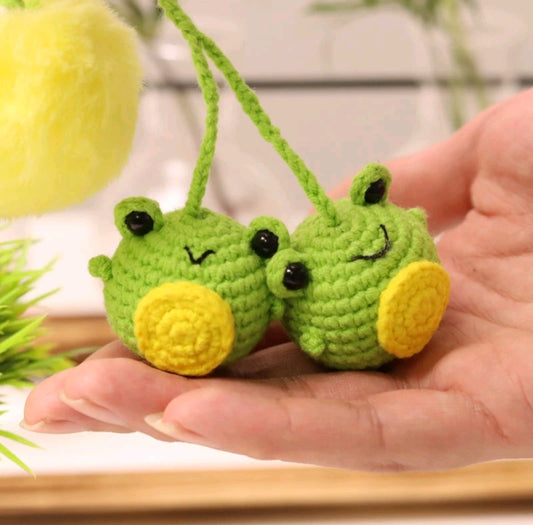 Fluffy Frog Crochet Pattern--leggy frog crochet pattern--Amigurumi PDF Pattern in English