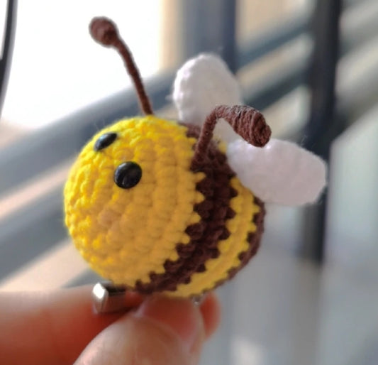 Small Bee Crochet Pattern--Amigurumi bee crochet pattern--beginner crochet tutorial--animals pattern--crochet animal plush pattern